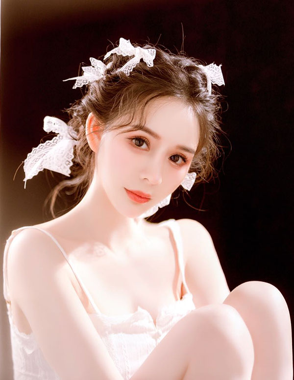 芝加哥伴游大学生